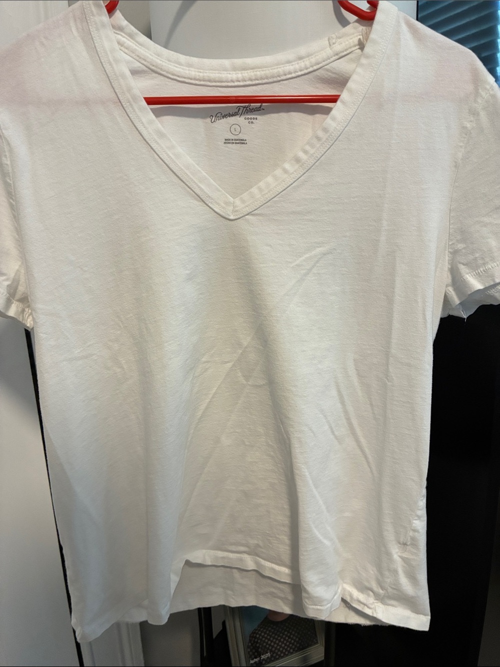 Universal Thread White V-Neck Short Sleeve Tee
